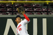 カープ中村奨成、落球エラー後に異例の居残り特守。シーズン中に外野手にコンバート