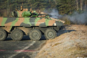 フランス陸軍第35歩兵連隊、VBCI装輪歩兵戦闘車による実弾射撃演習を実施！