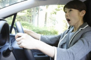 自動車学校「左折は路側帯入れ！限界ギリギリまで左に寄せろ！！！」