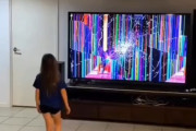 【動画】キッズ「ママーテレビなんか変だよ？」ママ「！？」
