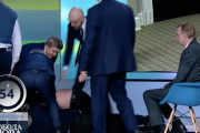 ウクライナ危機の中、親ロシア議員とジャーナリストが生番組で取っ組み合い