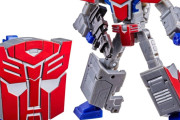 オプティマスプライムがエンブレムに変形！！