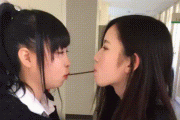 【gif】女子高生さん、彼氏がいないからって友達同士でキス