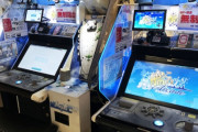 2000年ゲームメーカー「ゲーセンに筐体売るだけやとあんまり儲からんなぁ、せやっ！！」
