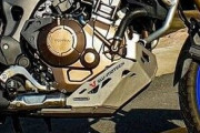 バイクのエンジンにシール貼りたいんだけど