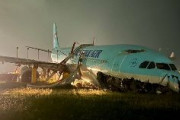 【事故】大韓航空、フィリピンでクラッシュ！機体がボロボロに（画像）
