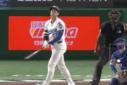 大谷、第1号ホームラン！！ ファンの手に当たってビデオ検証でホームランに