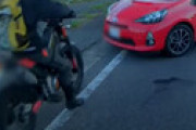 【動画】 女性ライダー、すり抜けに失敗しエグい展開に・・ 茨城の路上で衝撃事故の瞬間を激撮