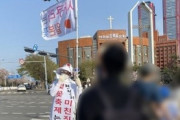 【韓国】「桜祭りは完全に狂ってる、サクラは日本の花」…花見の名所に1人デモ男性、なぜ？