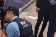 【動画】警察官さん、犯人取り押さえるも書類の方が大事で逃してしまうwwwwwwwwwwwwwwwwwwwww