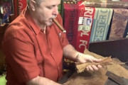 【動画】葉巻たばこの作り方。キューバの有名な葉巻職人による実演映像。