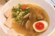 ラーメン食べに来たら明らかに合成じゃないトマトが入ってたんだが