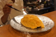 外国人「これが日本のオムライスだ、世界一作るのが難しいオムレツだよ」