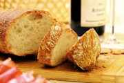 日本人はなぜ硬いパンを食べないのか