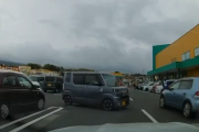 【動画】長野の駐車場殺人暴走ババア、想像の3倍は暴走