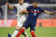 優勝候補フランス、ドイツ撃破で初戦制す！　フンメルスがオウンゴール献上