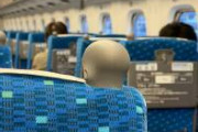 東海道新幹線の座席のグリップを「大川周明視点の東京裁判」って最初に言った人、本当にすごいと思う。