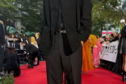 元木大介、20キロ減量で別人に変貌　イケメン俳優…と思ったら　「東京国際映画祭」レッドカーペットに現る
