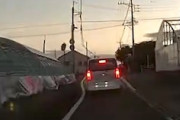 【静岡】30キロ制限の道で異常に飛ばしていた馬鹿が事故るドラレコ。