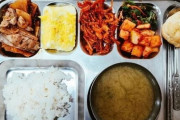 【画像あり】韓国人「外国人が学校給食を大絶賛！」韓国の給食はおいしくて、バランスの取れた食事で世界的に有名！　韓国の反応