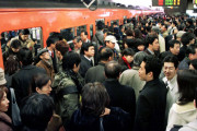 東京って満員電車がコロナを広めてるんじゃないの？