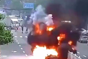【動画】中国、走行中の自動車が突然、爆発！しばらくして、さらに大爆発～！