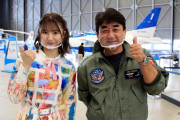 【防衛日報デジタル】SKE48 菅原茉椰さんがブルーインパルス・シミュレーターに挑戦！
