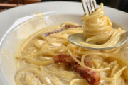 イタリア人「何で日本人はスプーンの上でパスタくるくるしてんの？それがマナー？はぁ？」