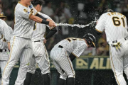 【鉄は熱いうちに打て】豊田寛は初のウオーターシャワーに「まだちょっと興奮している」代打初安打でサヨナラ劇を演出！