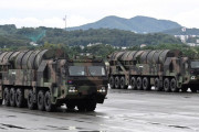 世界最強のバンカーバスター、韓国軍が怪物ミサイル「玄武」を初公開…北への警告メッセージ！