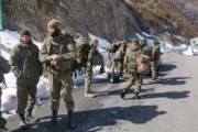 300人のロシア・オセチア兵士がヒッチハイクでウクライナから逃げる