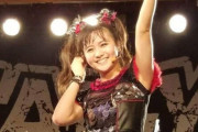 KOBAMETALがキツネ様なの？ ＋ Su-METALを見つめるMOAMETAL　【海外の反応】