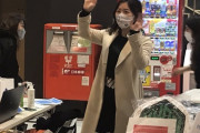 【元SKE48】世界チャンピオン松井珠理奈さん、フリマの様な会場で自身の卒コングッズを手売り販売ｗ