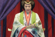海外の反応「ゴージャスだ、重そうだ、皇后陛下雅子様が即位礼正殿の儀で着ていたローブ(十二単)をどう思う？」