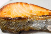 焼き鮭の「皮」、食べる？　捨てる？　実は栄養豊富って本当？　管理栄養士に聞いてみた