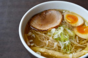 ラーメン屋で煮卵トッピングしてる奴は一度冷静になってほしい。お前は本当に卵を食べたいのか？