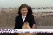 【動画】ロシアのニュース番組に乱入した犬がマイクを奪って逃げる事件が発生ｗｗｗｗｗｗｗ