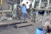 【動画】めっちゃ雑ｗｗｗ男性作業員が大型回転マシンに飲み込まれてしまう事故(((ﾟДﾟ)))
