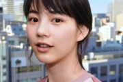 【画像あり】28歳・のん、肩出し黒ドレス姿に反響 「美鎖骨」「オトナの女性に」「お似合い」