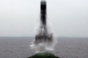 未明の北朝鮮発射ミサイルは2発、潜水艦弾道ミサイル(SLBM) の可能性…EEZ外の日本海に落下！