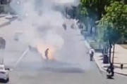 【中国】電動バイクが走行中に突然発火し全焼