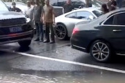 【動画】俺に道を開けろ。冠水路に挑んだ高価なレンジローバーが悲しい事にｗｗｗ