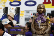 最終的不可逆的に解決って自分で言ったよね　〜　韓日の慰安婦合意から１０年　支援団体「全面無効」を訴え記者会見＝韓国