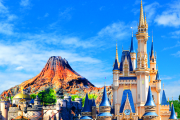 海外「日本の方が上！」東京ディズニーが日本企業によって運営されていることに米国人大ショック！（海外の反応）