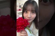 菜緒さんに花束を渡します️#日向坂46_イチャイチャ虫 #日向坂46#小坂菜緒