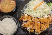 【飯テロ画像】このからあげ定食（ご飯おかわり自由）にいくら出せる？