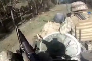 【動画】歩兵満載で移動中に襲撃を受けたウクライナの装甲車両。