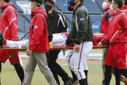 カープ野間が末包と交錯し救急車で搬送『頭部の打撲』と診断。佐々岡監督「脳震盪にはなっていない」