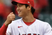 米記者「大谷が水飲んでる！僕も飲んだよ！大谷がバナナ食べてる！僕も食べたよ！」