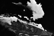 行動中の戦艦を飛行機で撃沈が出来る事を教えた日本軍が大和を沈められるとは！